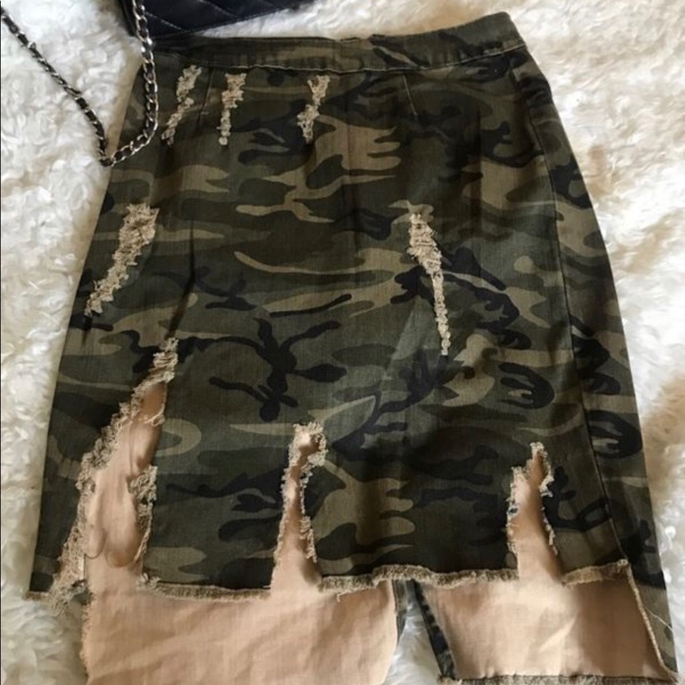Fashion nova army skirt